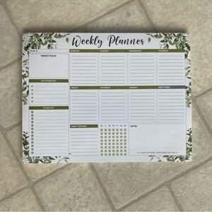 Weekly Planner with Green Leaf Design